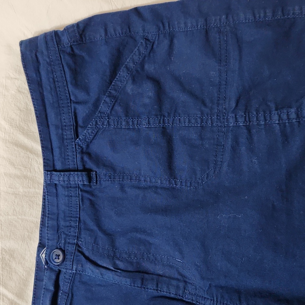 Women's St Johns Bay navy cargo shorts with pockets cotton/spandex size 16 - Picture 3 of 8